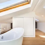Whome | Madalena Downtown Luxury Duplex Apartment Lissabon